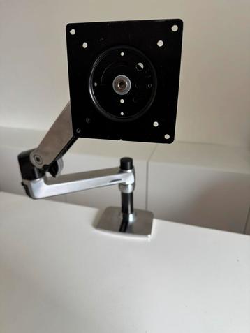 Ergotron monitorarm (3 schermen) beschikbaar voor biedingen