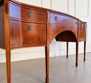 English Dresser Federal Style beschikbaar voor biedingen