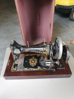 Antieke koffernaaimachone., Antiek en Kunst, Antiek | Naaimachines, Ophalen