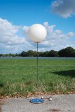 Vintage vloerlamp witte bol, lolipop lamp, Huis en Inrichting, Lampen | Vloerlampen, Ophalen, Gebruikt, Vintage, Nvt