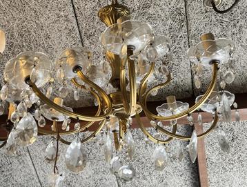 Extravagante glazen kroonluchter beschikbaar voor biedingen
