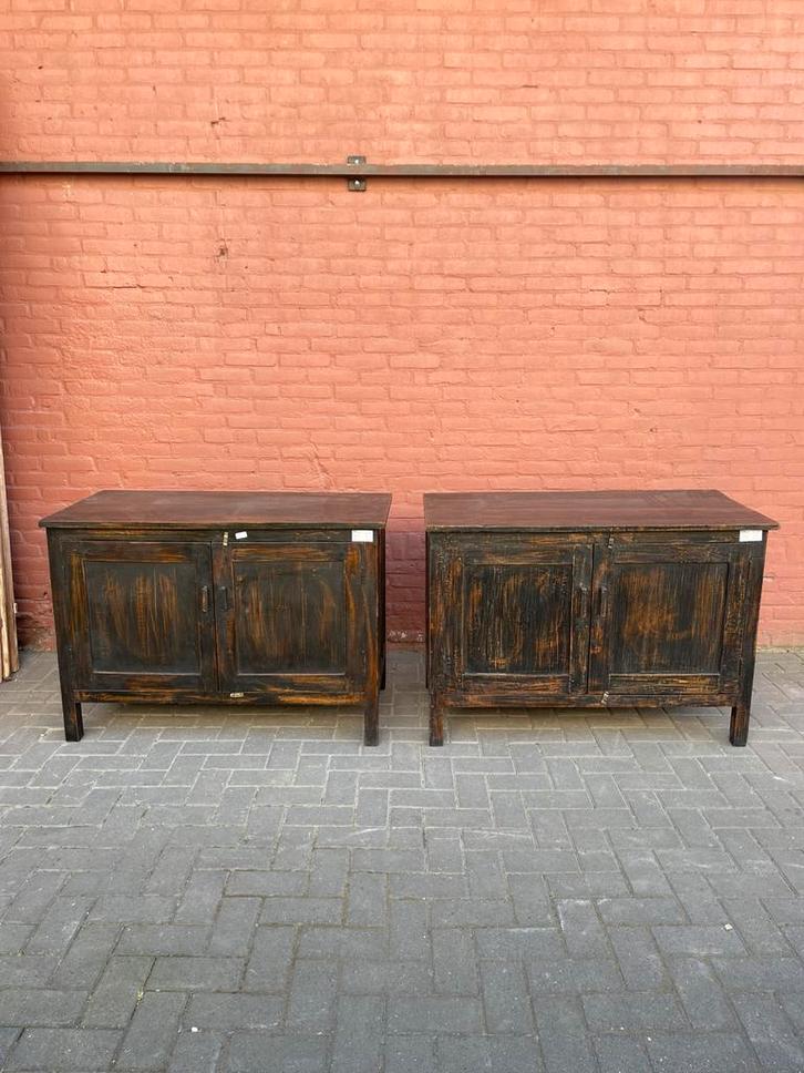 Antiek teakhouten dressoir met donkere patina, Huis en Inrichting, Kasten | Dressoirs, Zo goed als nieuw, 50 tot 75 cm, Met deur(en)