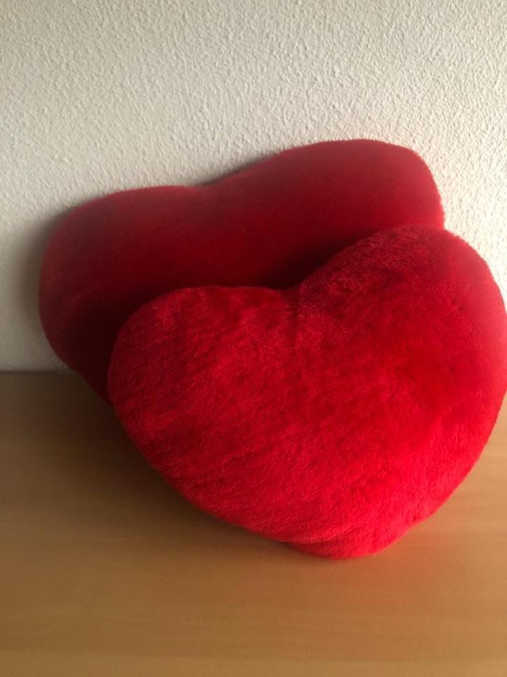 Set hartkussens, Huis en Inrichting, Woonaccessoires | Kussens, Zo goed als nieuw, Rood, Hartvormig, Ophalen of Verzenden