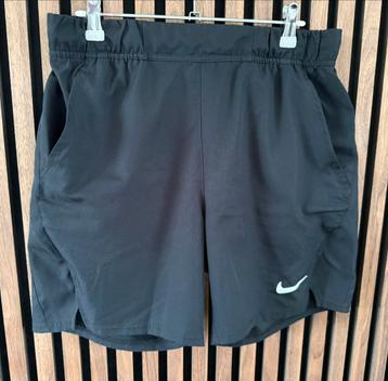 Nike (tennis) korte broek beschikbaar voor biedingen