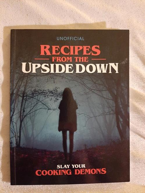Stranger Things Kookboek - Recipes from the Upside Down, Boeken, Kookboeken, Zo goed als nieuw, Voorgerechten en Soepen, Hoofdgerechten