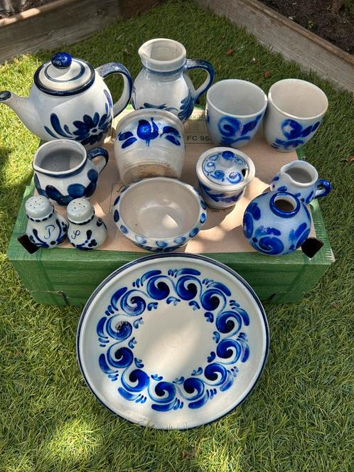 Keulse , kommetjes, theepot , suiker, melk potje, Antiek en Kunst, Antiek | Servies compleet, Ophalen of Verzenden