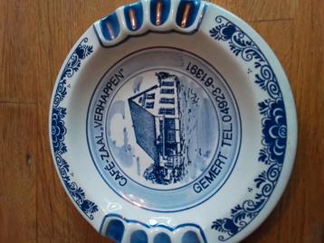 Grote asbak uit gemert beschikbaar voor biedingen