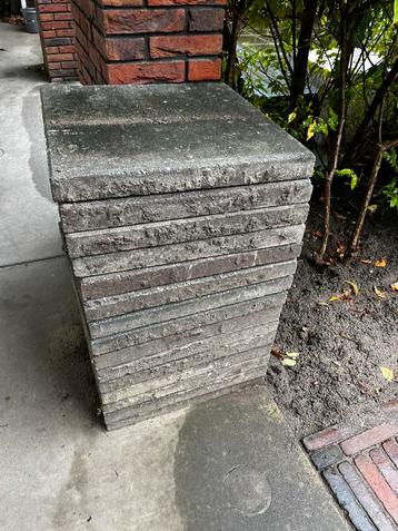 GRATIS: 15 betontegels 50 x 50 cm beschikbaar voor biedingen