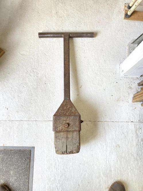 De Wit stalen stratemaker stamper met houtblok -- gebruikt, Doe-het-zelf en Verbouw, Gereedschap | Handgereedschap, Gebruikt, Ophalen