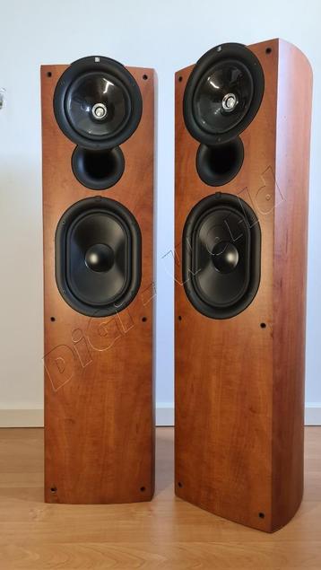 Kef Q7 zuilspeakers in de unieke kleur Kersenhout