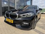 BMW 1-serie 118i 136PK M-SPORTLINE APPCARPLAY/LED/NAVI/ D-CO, 65 €/maand, Gebruikt, Zwart, Origineel Nederlands