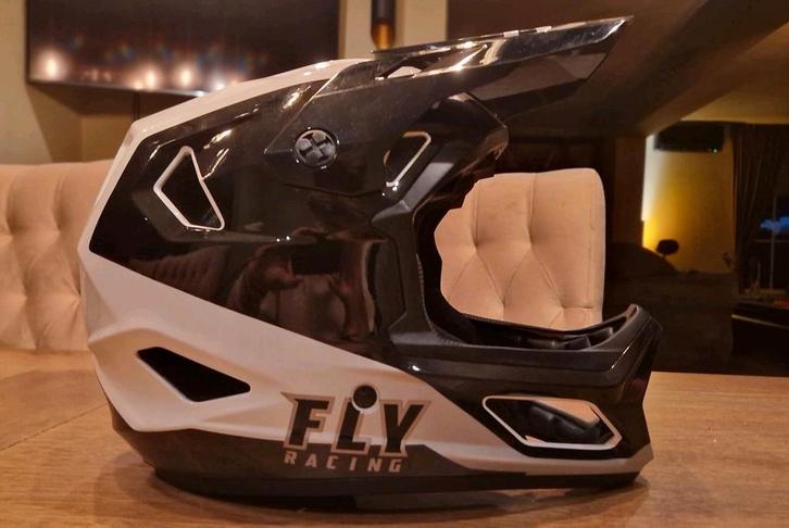 Fly Racing Helm - Maat M, Fietsen en Brommers, Fietsaccessoires | Fietshelmen, Zo goed als nieuw, Heer of Dame, M, Ophalen of Verzenden