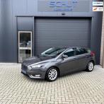 Ford Focus 125pk Titanium CLIMA | CRUISE CONTROL | STOELVERW, Zwart, 700 kg, Origineel Nederlands, Handgeschakeld