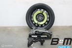 16 inch noodwiel + krikset VW Golf 7 / Troc 5Q0601027BJ, Auto-onderdelen, Gebruikt, Band(en)