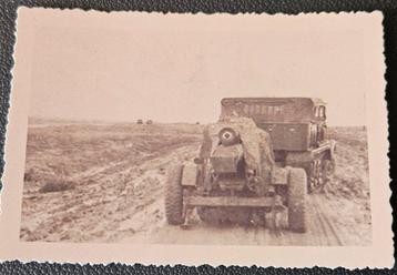 100%orig wo2 foto duitse soldaten voertuig +geschut front  beschikbaar voor biedingen