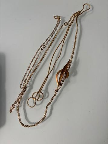 Lotje gouden sieraden beschikbaar voor biedingen