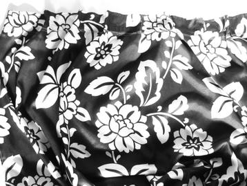 Gordijnen 2 x zwart wit bloemen met haken BxH 100 x 262 cm beschikbaar voor biedingen