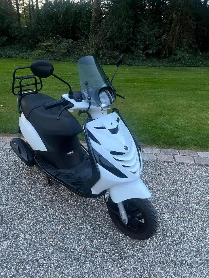 Piaggio zip 50cc 4t, Fietsen en Brommers, Scooters | Piaggio, Zo goed als nieuw, Zip, Maximaal 45 km/u, Benzine, Ophalen