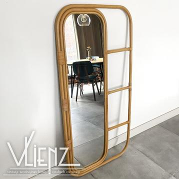 Rotan, bamboe spiegel, passpiegel, ladder beschikbaar voor biedingen