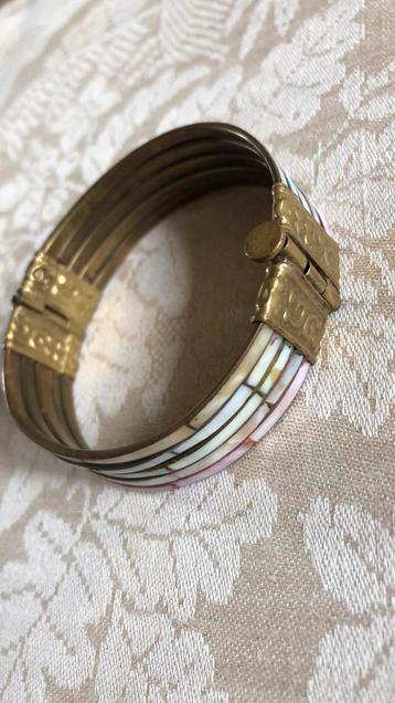 Vintage slavenarmband met parelmoer beschikbaar voor biedingen