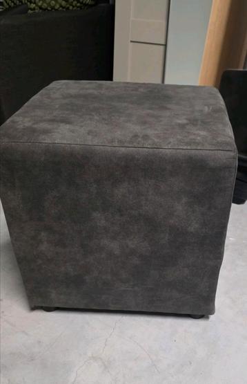 Hocker beschikbaar voor biedingen