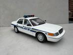 1/18 Autoart ford Victoria police des Plaine, Hobby en Vrije tijd, Modelauto's | 1:18, Ophalen of Verzenden, Zo goed als nieuw