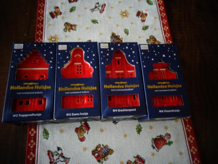 Kerst: Postcode loterij huisjes, nieuw in doos 2,6,4,3, Diversen, Kerst, Nieuw, Ophalen of Verzenden