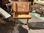 Oud schooltafeltje met klep 60 cm H voor, € 15, Ophalen