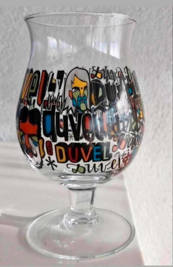 Duvel Glas Denis Meyers, Verzamelen, Glas en Borrelglaasjes, Zo goed als nieuw, Bierglas, Ophalen of Verzenden