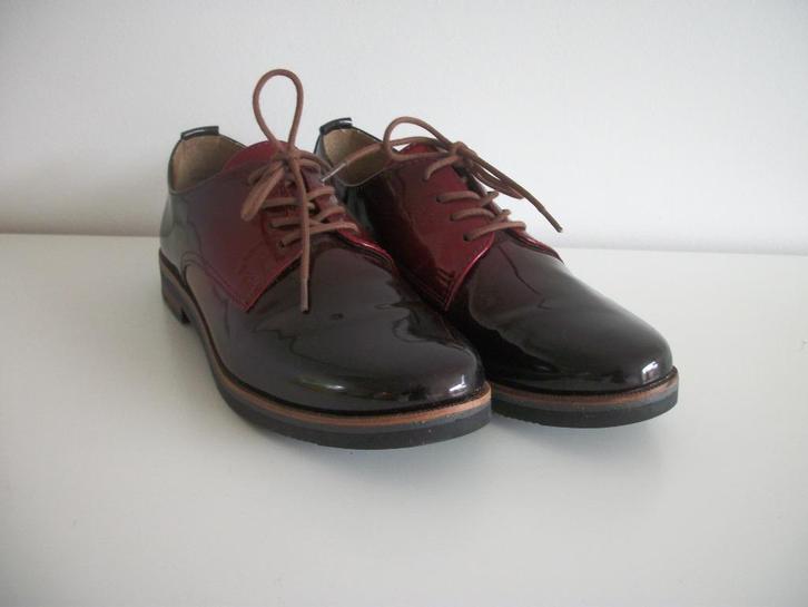 Veterschoen zonder hak - 40 - Rood Lak - Bleu Box - zgan, Kleding | Dames, Schoenen, Zo goed als nieuw, Sneakers of Gympen, Rood