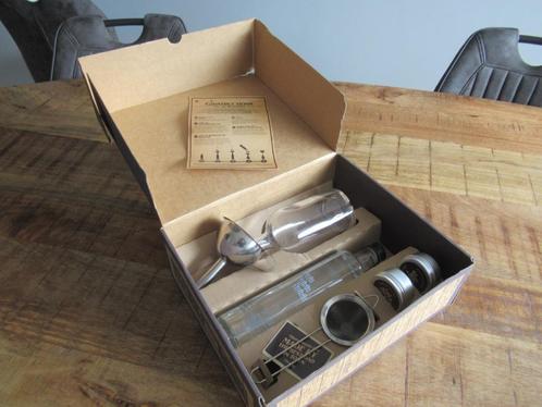 Zelfmade GIN Diy kit at home pakket in geschenkverpakking., Verzamelen, Wijnen, Nieuw, Overige typen, Vol, Ophalen of Verzenden
