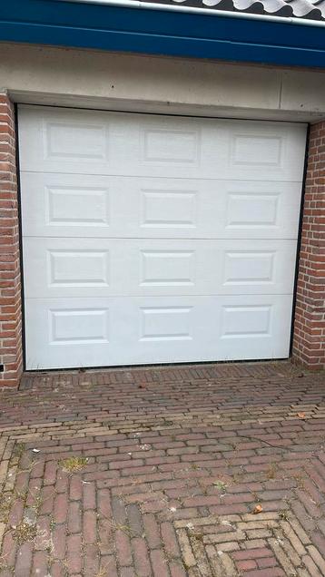 Elektrische garagedeur 3 stuks beschikbaar voor biedingen