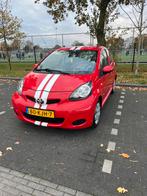 Toyota Aygo 1.0 12V Vvt-i 3DRS 2009 Rood, Auto's, Voorwielaandrijving, 4 stoelen, 68 pk, Origineel Nederlands