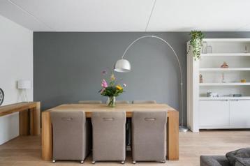 Eiken eethoek met 6 stoelen (op wieltjes) beschikbaar voor biedingen