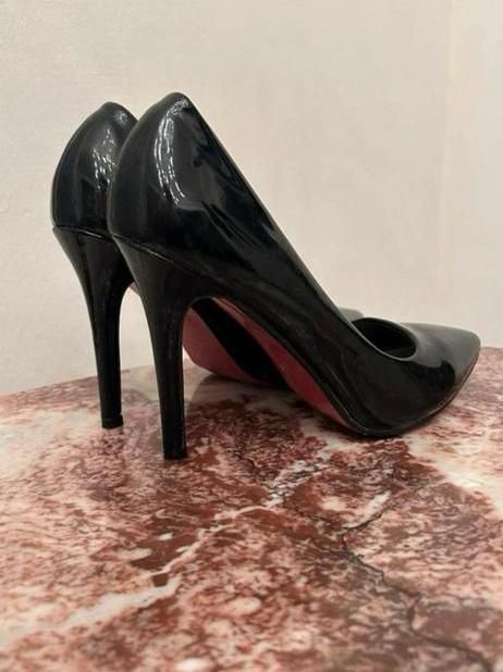 Queen Vivi 40 / haak : 11 1/2 cm, Kleding | Dames, Schoenen, Zo goed als nieuw, Pumps, Zwart, Ophalen