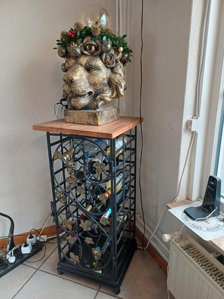 Mooi stalen wijnrek - bewerkt en in goede staat, Huis en Inrichting, Woonaccessoires | Wijnrekken, Zo goed als nieuw, 75 cm of meer