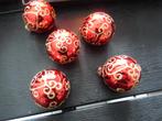 4 rode en 4 voetbal plastic kerstballen (zgan), Diversen, Kerst, Ophalen, Zo goed als nieuw