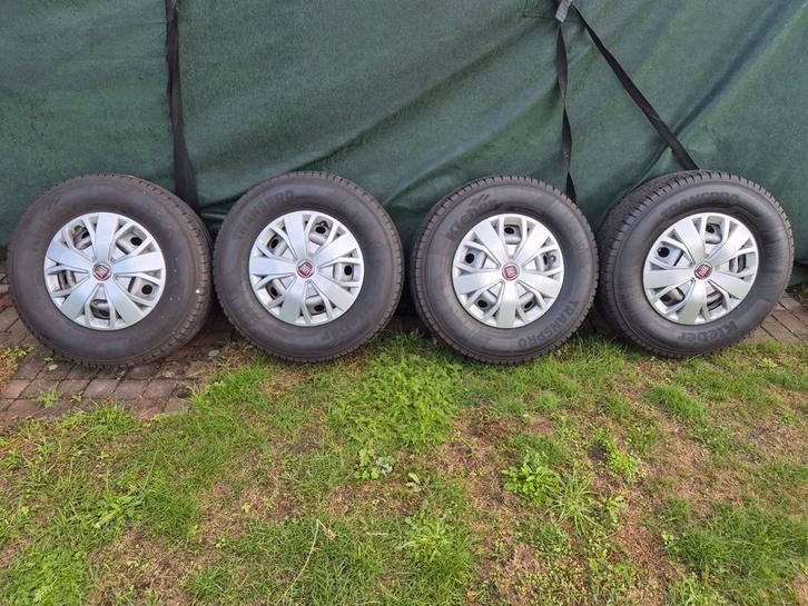 Fiat ducato 225-75-16 steek 5x130, banden 7-8mm, Auto-onderdelen, Banden en Velgen, Banden en Velgen, Zomerbanden, 16 inch, 225 mm