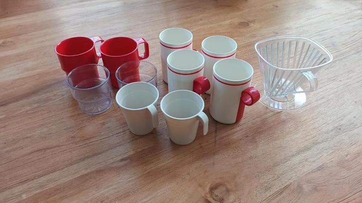 Kunststof bekers + koffiefilter, Caravans en Kamperen, Kampeeraccessoires, Zo goed als nieuw, Ophalen