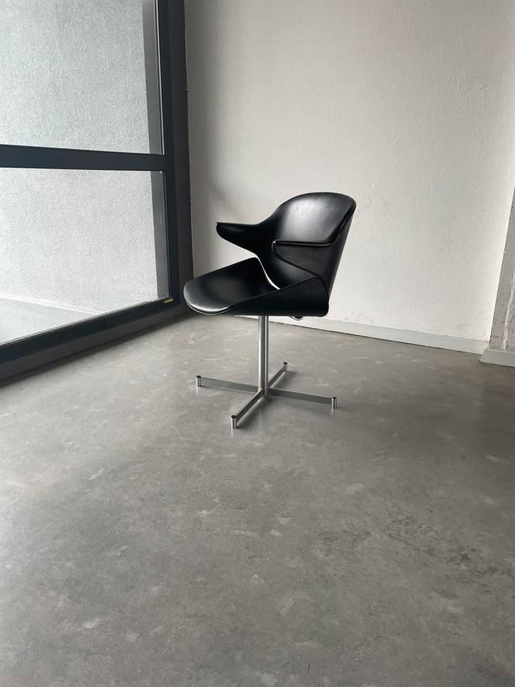 Artifort stoeltje zwart skai vintage jaren 50, Huis en Inrichting, Fauteuils, Zo goed als nieuw, 50 tot 75 cm, Ophalen