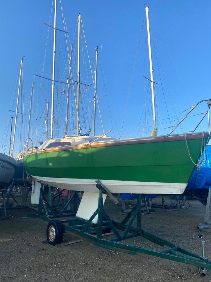 Waarschip 570 met motor en trailer te koop, Watersport en Boten, Kajuitzeilboten en Zeiljachten, Gebruikt, Hout, Tot 6 meter, Benzine