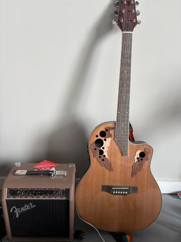 Semi-akoestische gitaar met Fender versterker beschikbaar voor biedingen