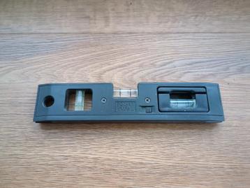 Waterpas pocket level met magneetstrip en mini-waterpas beschikbaar voor biedingen