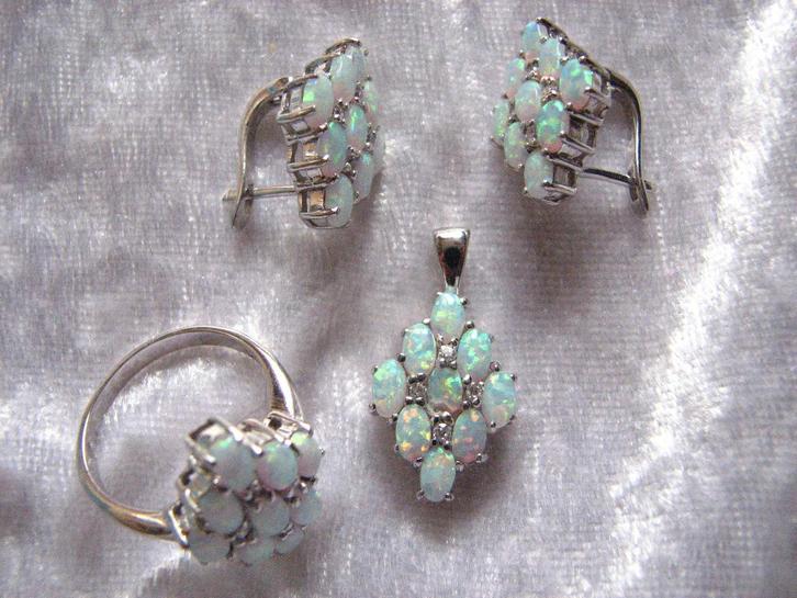 Prachtige 3-delige Zilver Set met Opaal - Hanger - Ring, Sieraden, Tassen en Uiterlijk, Antieke sieraden, Oorbellen, Zilver, Met edelsteen