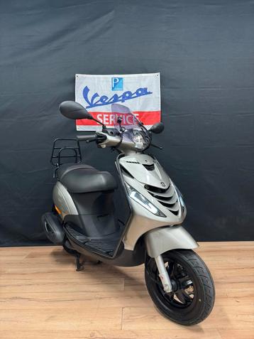 Piaggio Zip 50s | 2022| Garantie | Snor / Brom | Full option beschikbaar voor biedingen