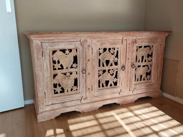 Indonesisch Dressoir, Huis en Inrichting, Kasten | Dressoirs, Zo goed als nieuw, 100 tot 150 cm, 25 tot 50 cm, Met deur(en), Met plank(en)