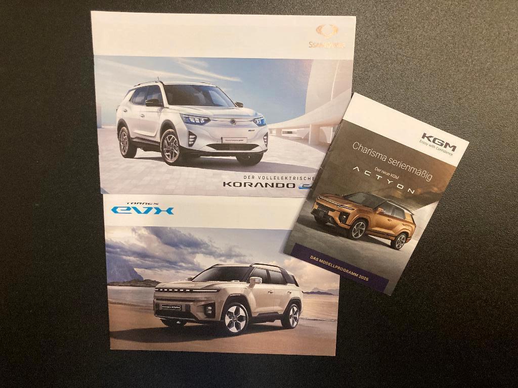 T E A B : 3 verschillende SSangyong/KGM folders / brochures, Ophalen, Zo goed als nieuw, Overige merken