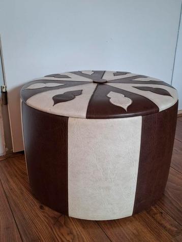 Vintage 70s twee kleuren poef beschikbaar voor biedingen