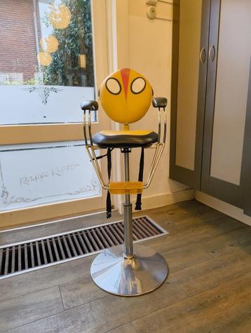 Kinder hoge kruk / knipstoel met gordel beschikbaar voor biedingen