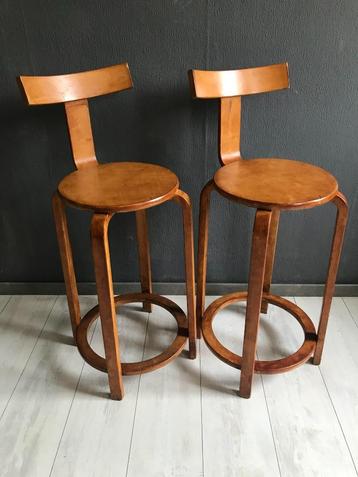 Vintage set barkrukken van Alvar Aalto. beschikbaar voor biedingen